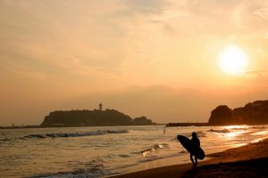 1夕日のサーフィン