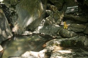 霧島最古の岩風呂「目の湯」