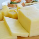 チーズが固くなったときに柔らかくする方法